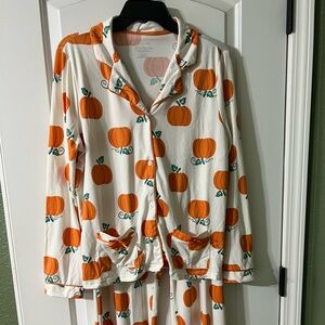 Tahari Adults Pajama Set with Orange Pumpkin Print